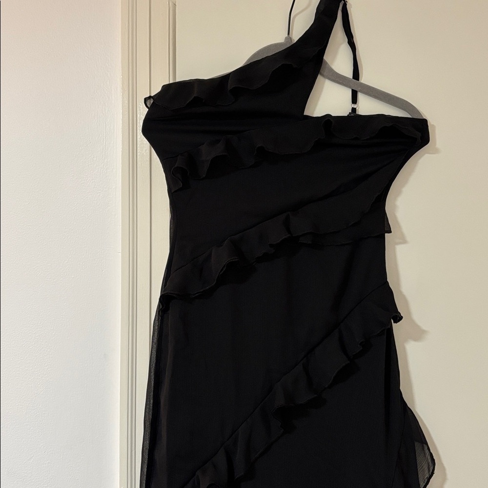 PrettyLittleThing Black Ruffled Dress - Picture 5 of 7